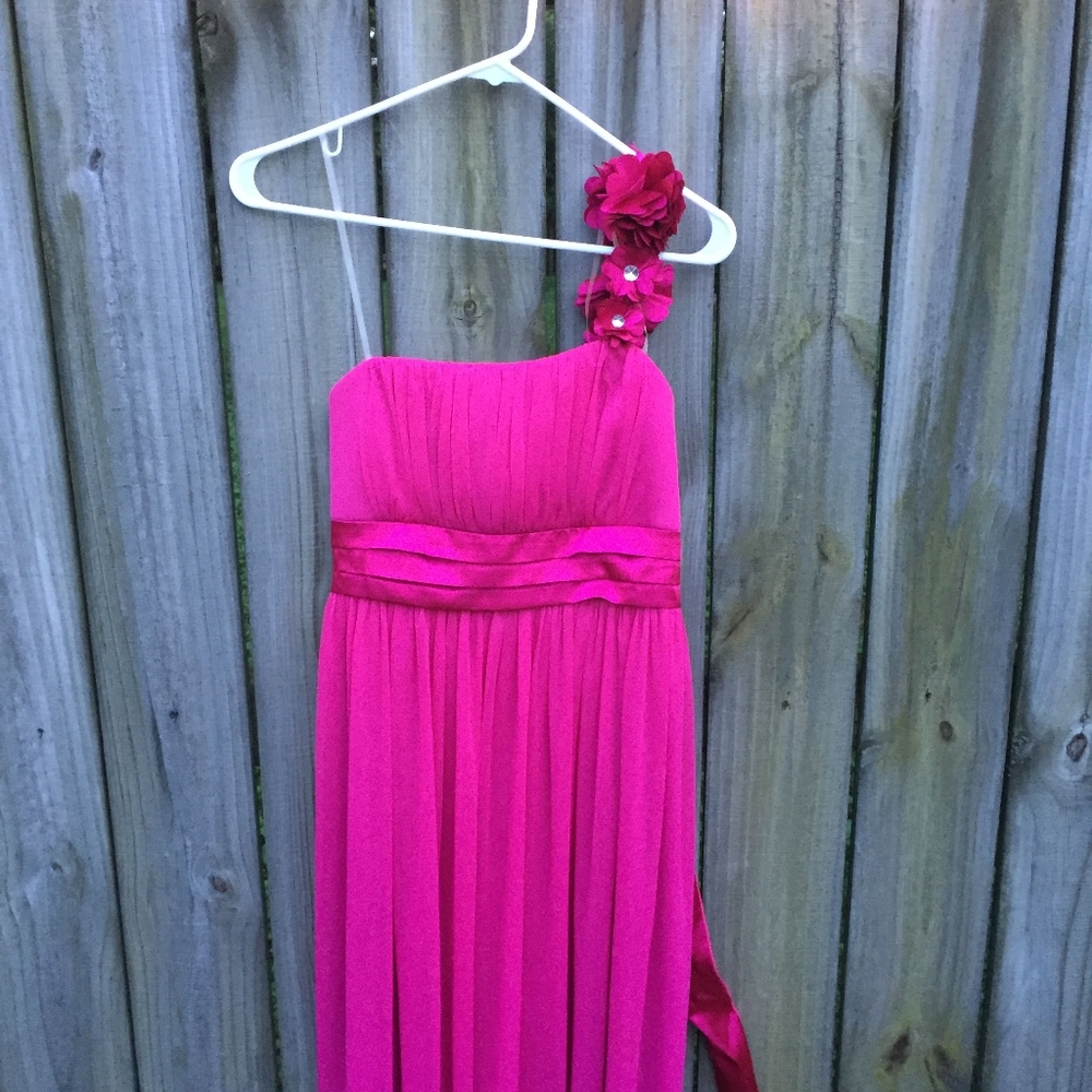 One shoulder dress